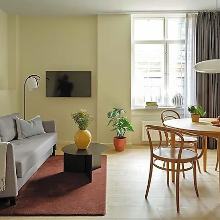 Apēron Aparthotel